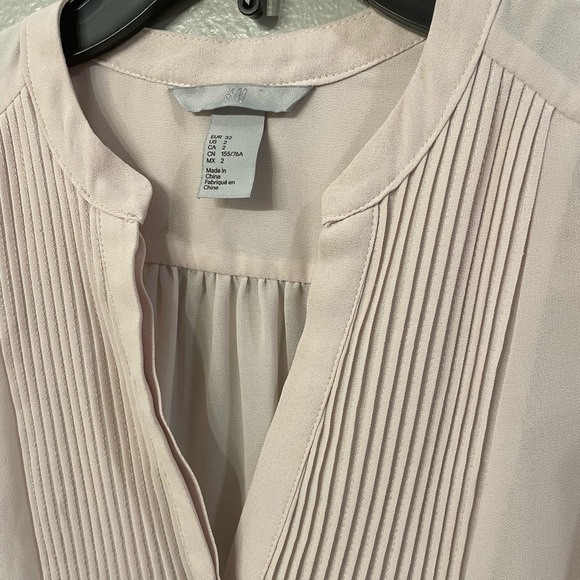 H&M 3/4 sleeve light pink blouse - Picture 3 of 4